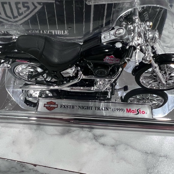1999 night train Harley Davidson motorcycle new in box - Picture 3 of 7